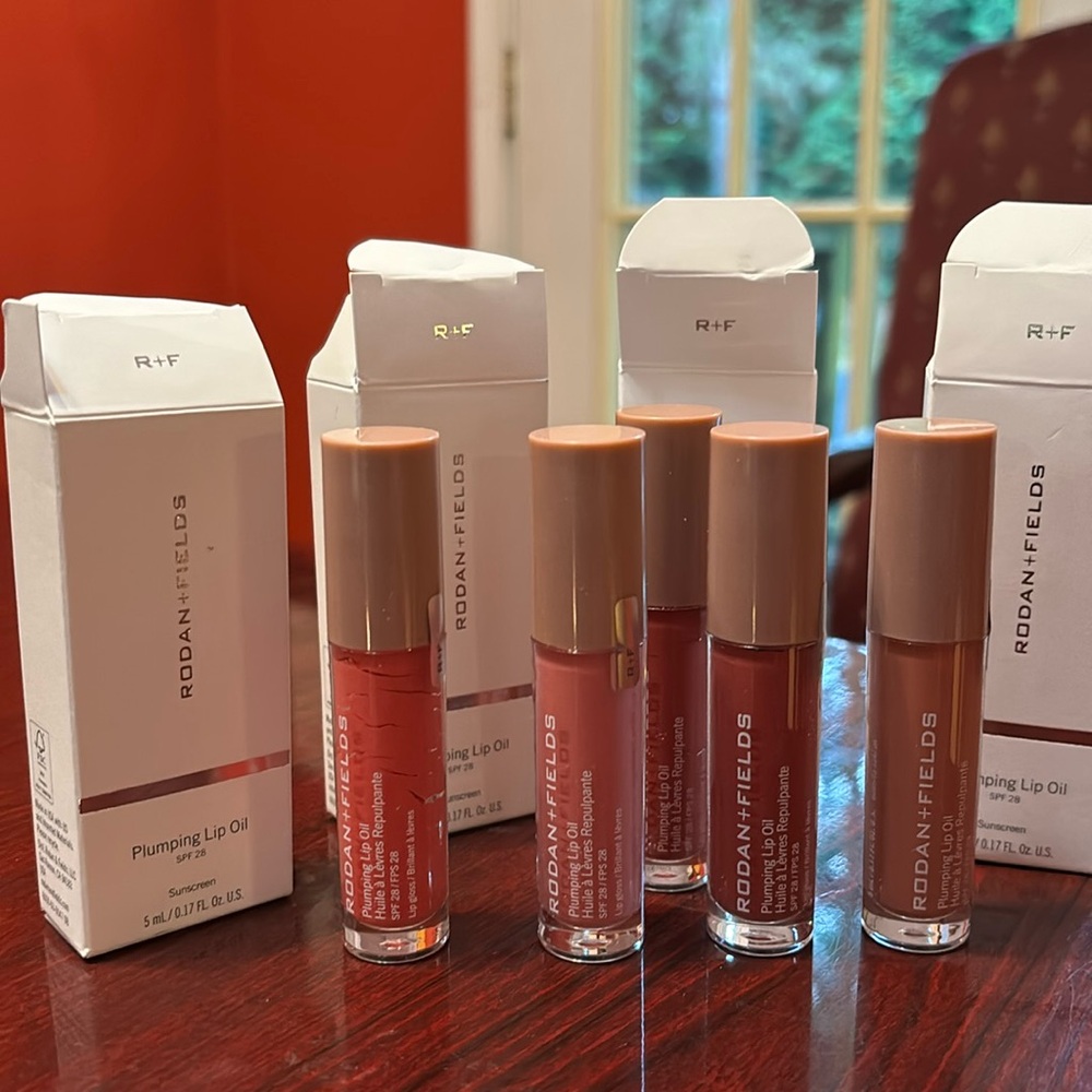 COPY - Rodan and Fields Plumping Lip Oil,Peach,Brand New Product !!